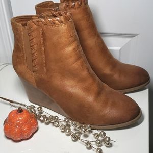 Zipper wedge boot